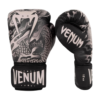 Produktbild von Venum Dragon Flight Boxhandschuhe in der Farbe Schwarz mit Drachenprint in Sandfarben
