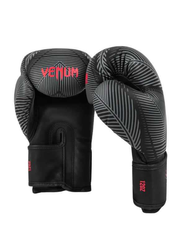 Aussenhand und Innenhand von Venum Phantom Boxhandschuhe in Schwarz mit roten Details