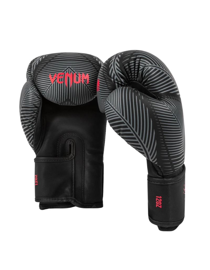 Aussenhand und Innenhand von Venum Phantom Boxhandschuhe in Schwarz mit roten Details